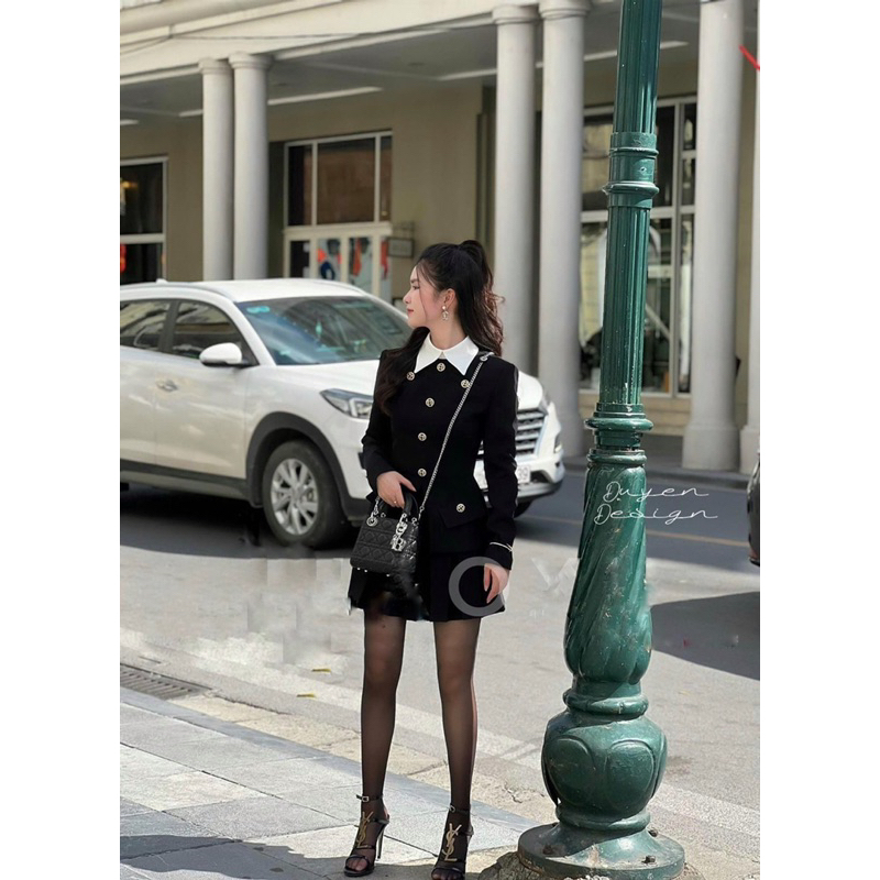 Set áo vest dài tay cổ sơ mi phối màu đen trắng mix chân váy xếp ly trẻ trung năng động