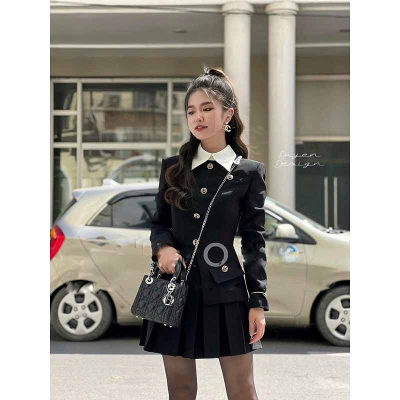 Set áo vest dài tay cổ sơ mi phối màu đen trắng mix chân váy xếp ly trẻ trung năng động