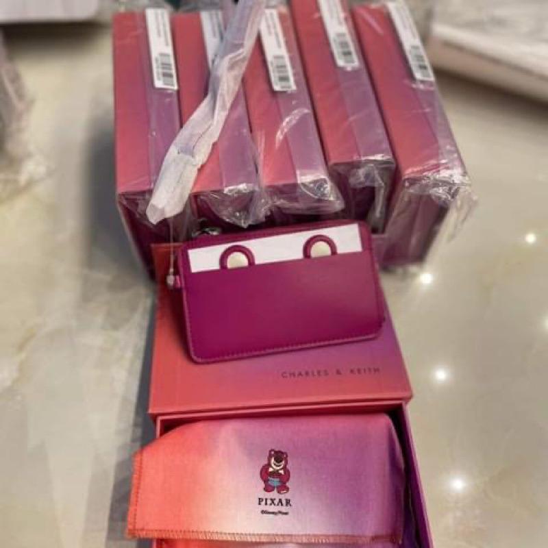 Ví đựng  thẻ gấu dâu Lotso phiên bảng đặc biệt CNKei