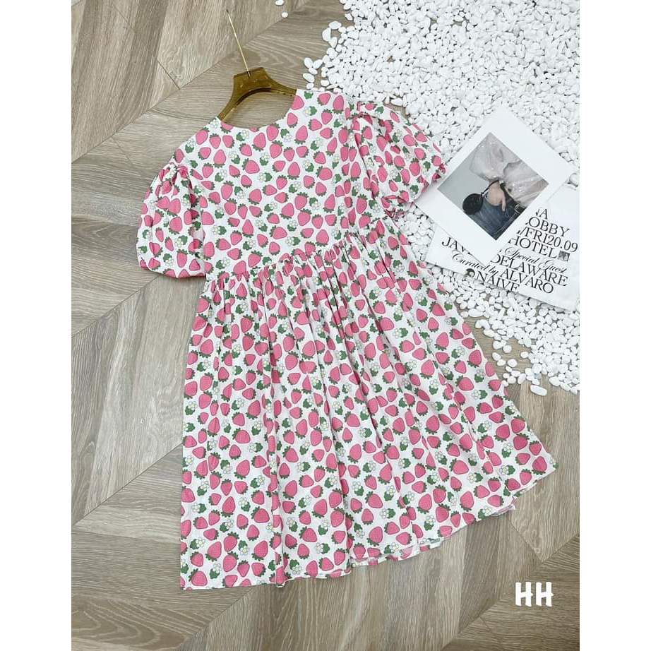 Váy cộc cổ tròn quả dâu hồng phối dễ thương