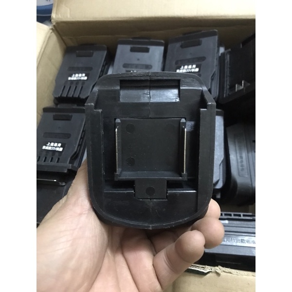 Đế dùng pin makita cho máy Dongcheng