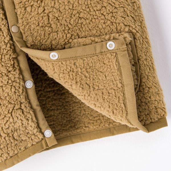 Áo Gile lông cao cổ màu be túi áo thêu hình gấu mềm mịn ấm áp Chính hãng Nous