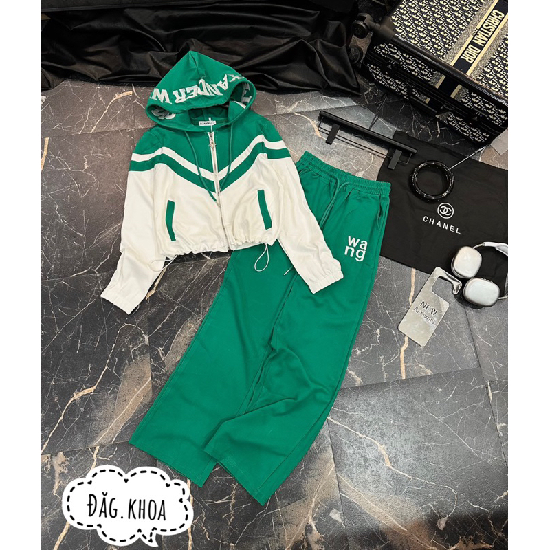 Bộ thể thao mũ thêu nổi