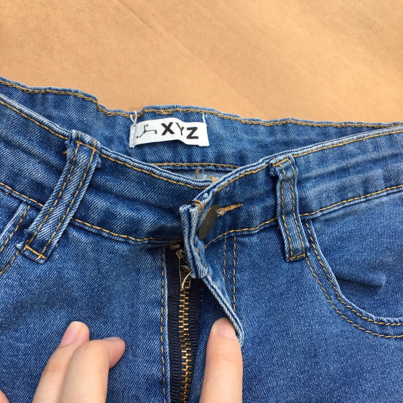 Quần shorts jeans lưng cao XYZ