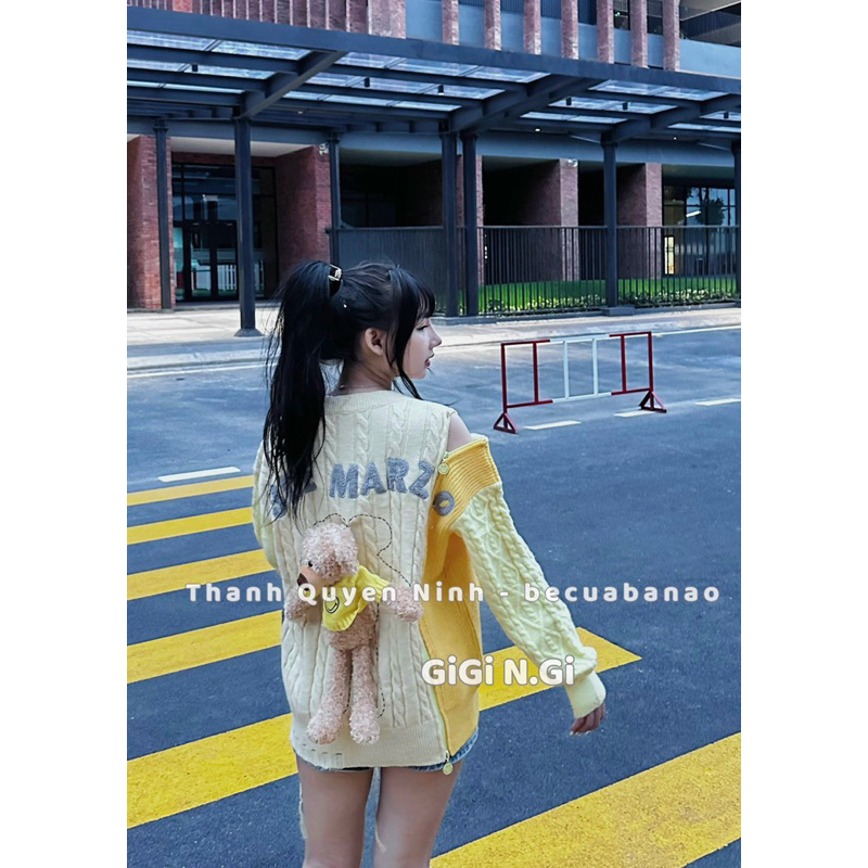 Áo len cadigan khoá vàng 13De Mazo gắn sticker