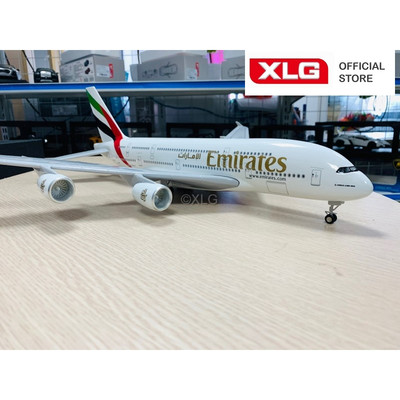 Mô hình máy bay Emirates Airlines A380 UAE 47 cm có đèn led bánh xe 4 động cơ
