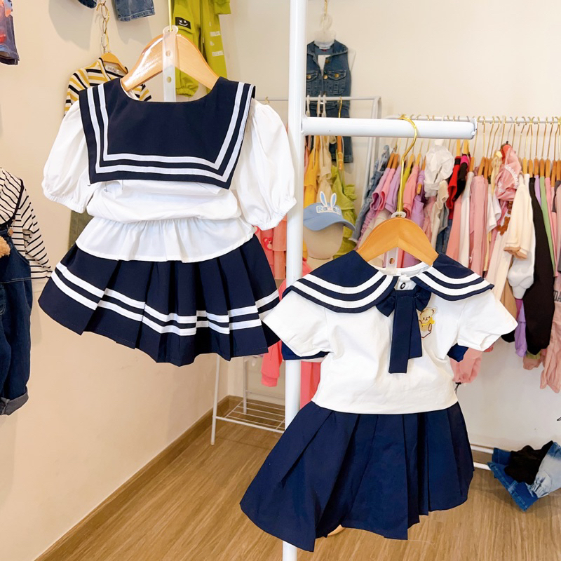 Set áo sơ mi cổ đính nơ và chân váy xếp ly đi học cho bé