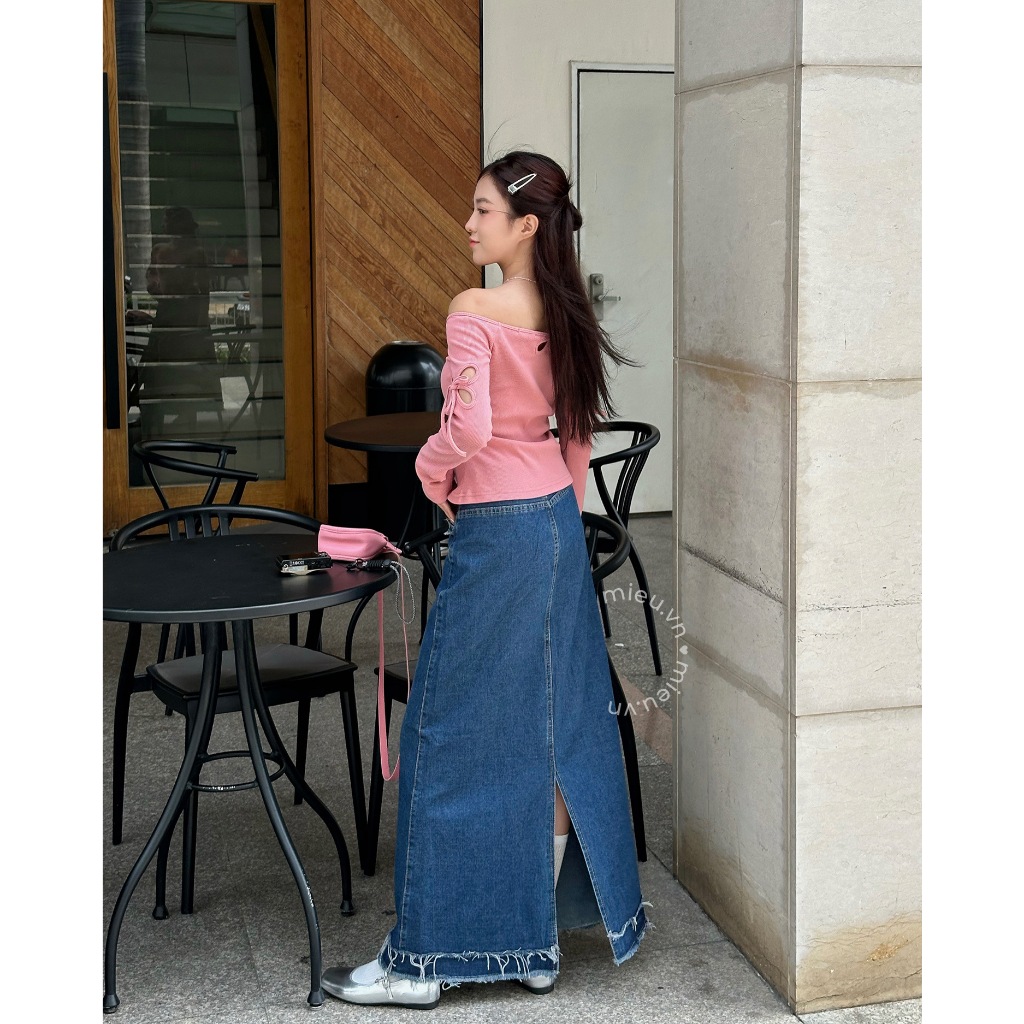 Áo thun nữ trễ vai chất thun gân lụa premium với thiết kế cut out cánh tay MIEU - KAU07