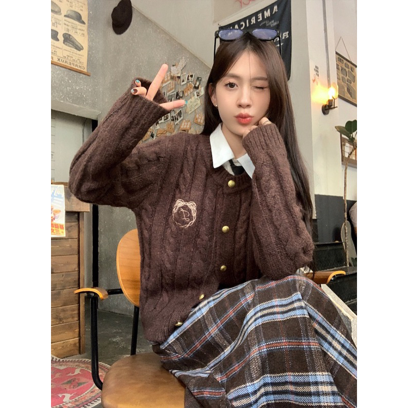 Set chân váy sọc caro dài phối áo khoác len nâu mùa thu