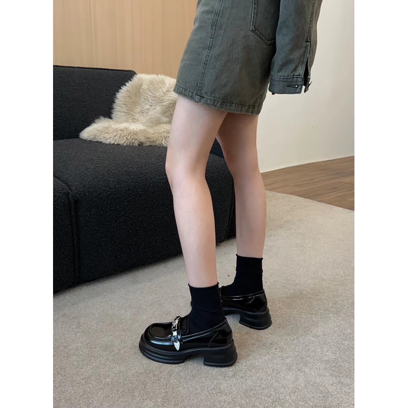 Loafer gót cao Dapai show da mềm khóa bạc thu đông 2023