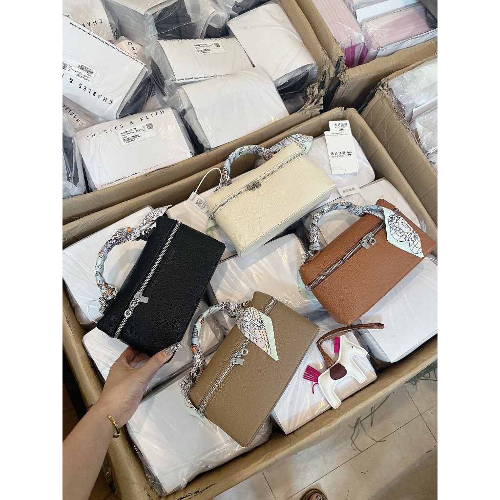 6030# Túi xách nữ dáng hộp quai khăn charm ngựa