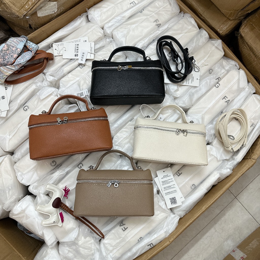 6030# Túi xách nữ dáng hộp quai khăn charm ngựa