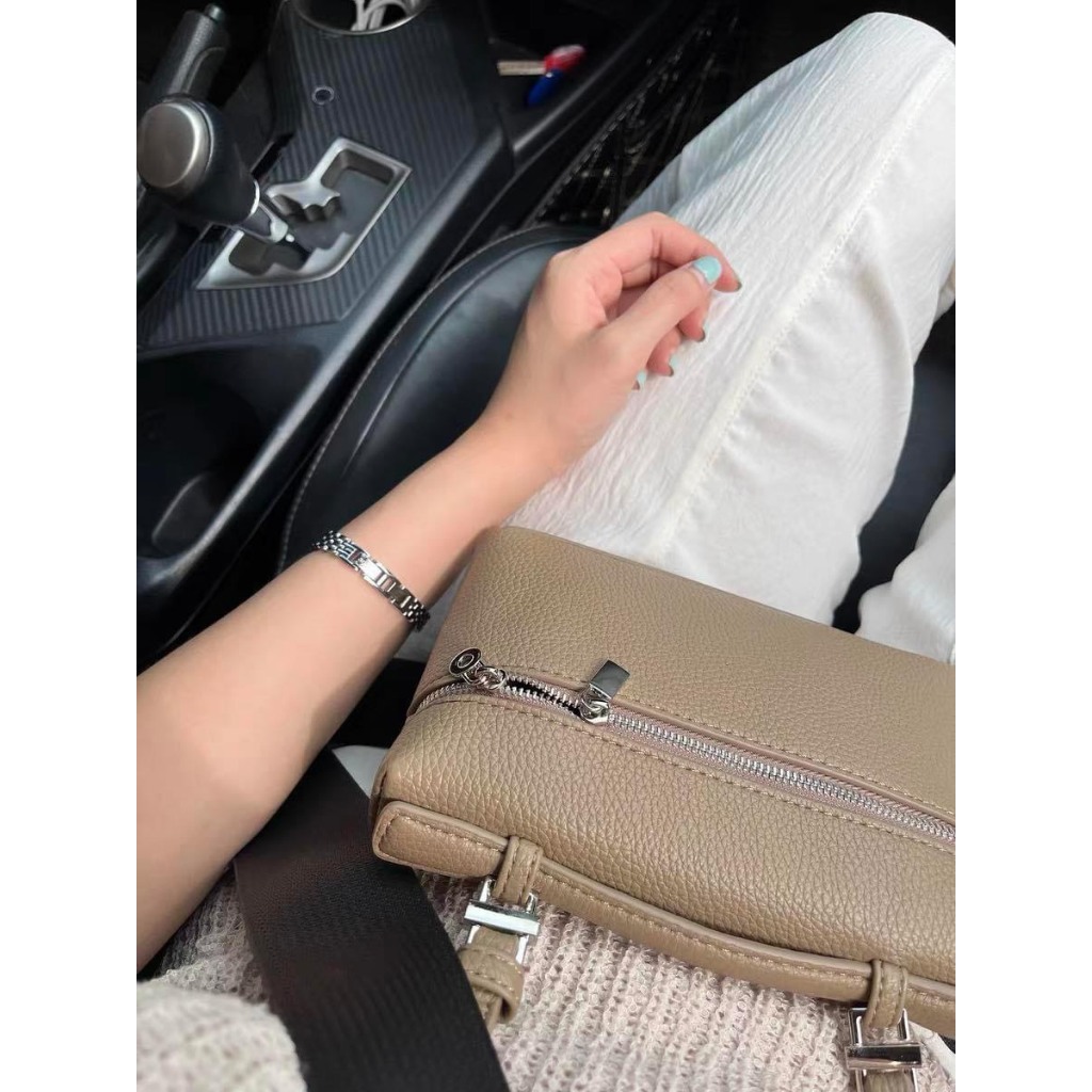 6030# Túi xách nữ dáng hộp quai khăn charm ngựa