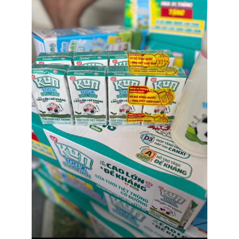 Thùng 48h sữa Kun 100% có đường 110ml tặng bình nước 2 lớp