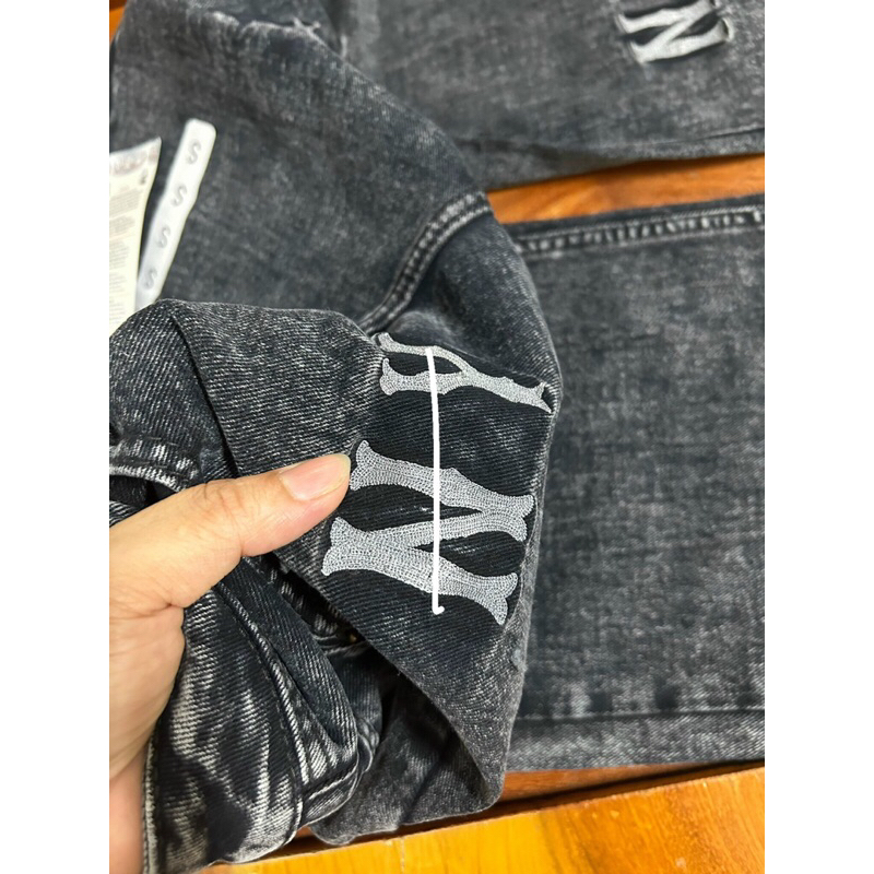 Quần jeans xám