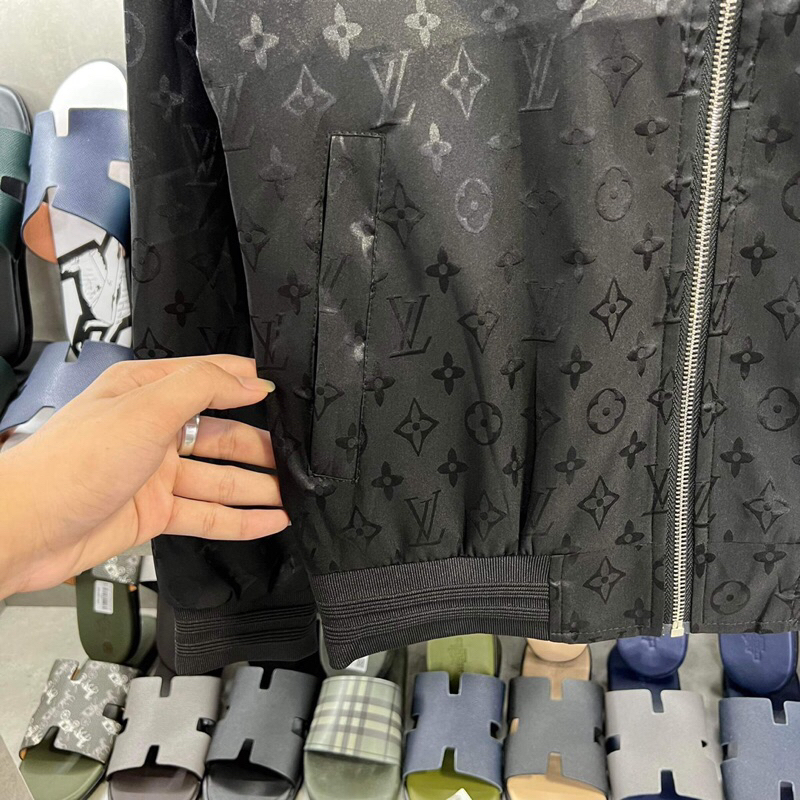 Áo khoác LV sc logo chìm -4644