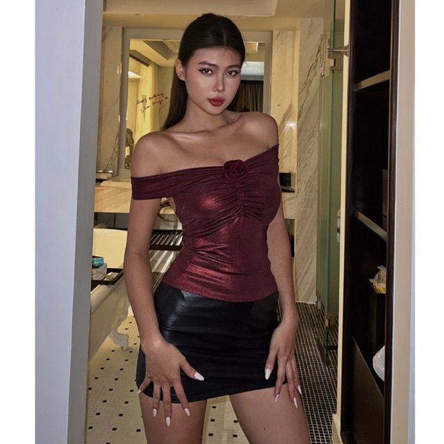 Áo croptop bẹt vai kết hoa