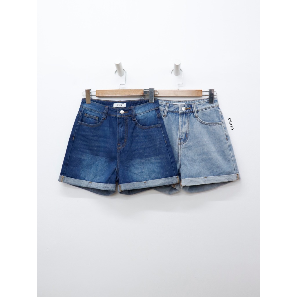 C2910 - 	Quần short jean lật lai, trơn