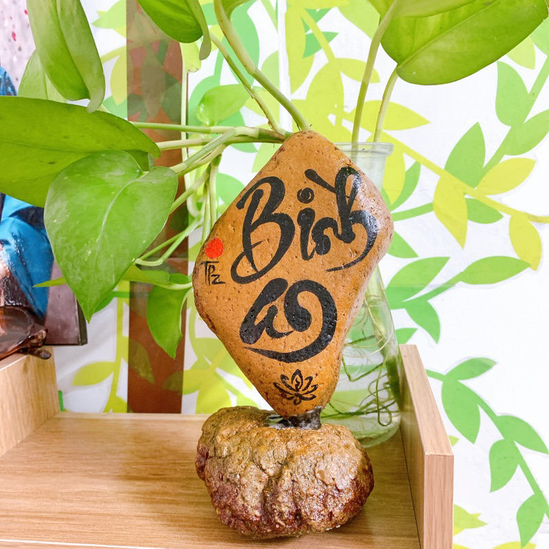 Đá viết chữ thư pháp