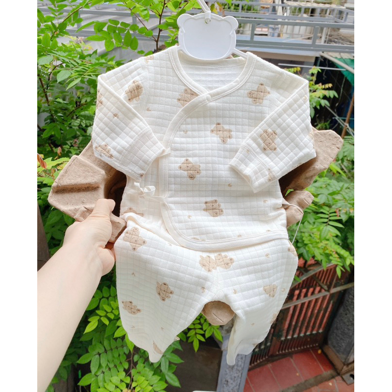 Bộ quần áo trần Bông dày ấm vạt chéo buộc dây cho bé sơ sinh