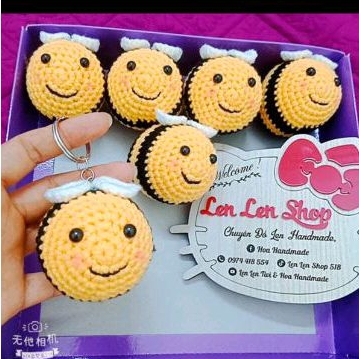 Móc khóa bé ong bằng len