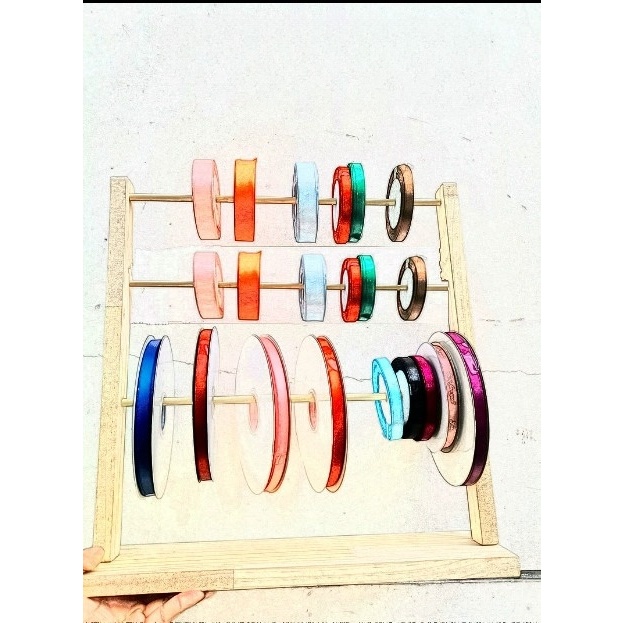 Giá treo cuộn dây duy băng được làm bằng gỗ tự nhiên