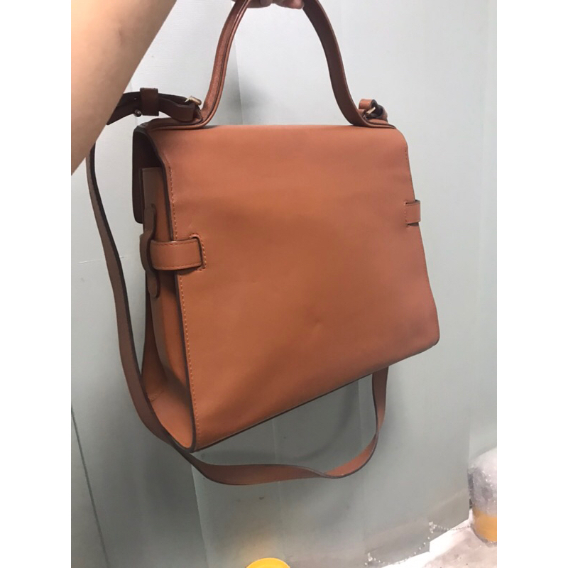 Túi công sở size 28 cm tình trạng 89%.