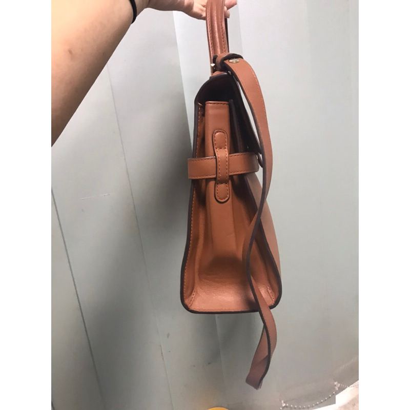 Túi công sở size 28 cm tình trạng 89%.