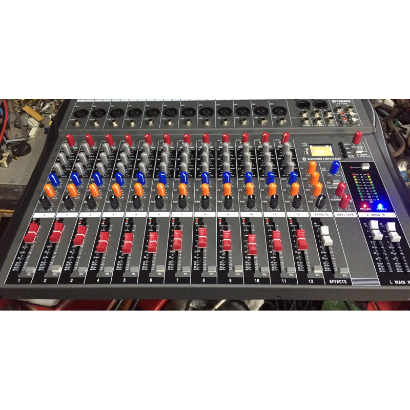 Mixer yamaha 12line