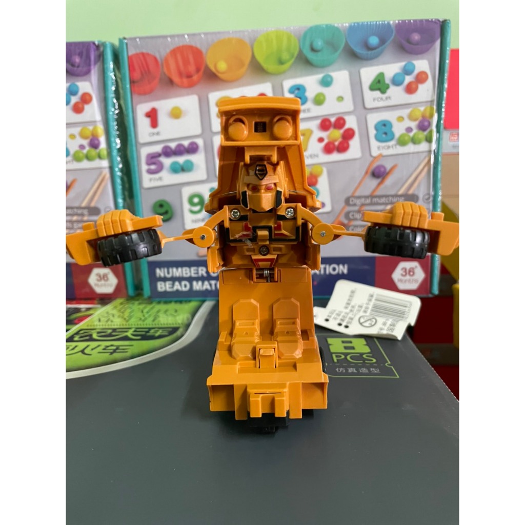 Xe đồ chơi trẻ em xe ô tô có thể biến hình thành robot siêu dễ thương phù hợp cho các bé