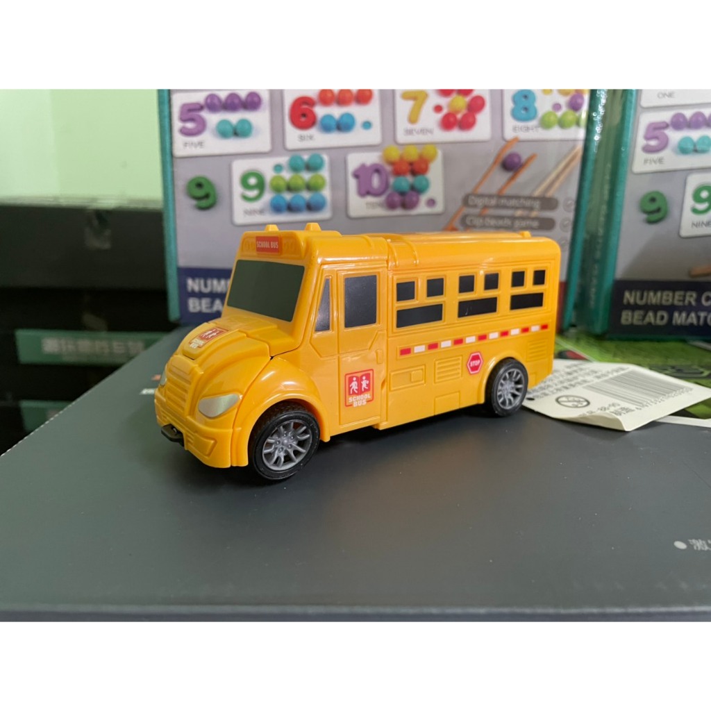 Xe đồ chơi trẻ em xe ô tô có thể biến hình thành robot siêu dễ thương phù hợp cho các bé