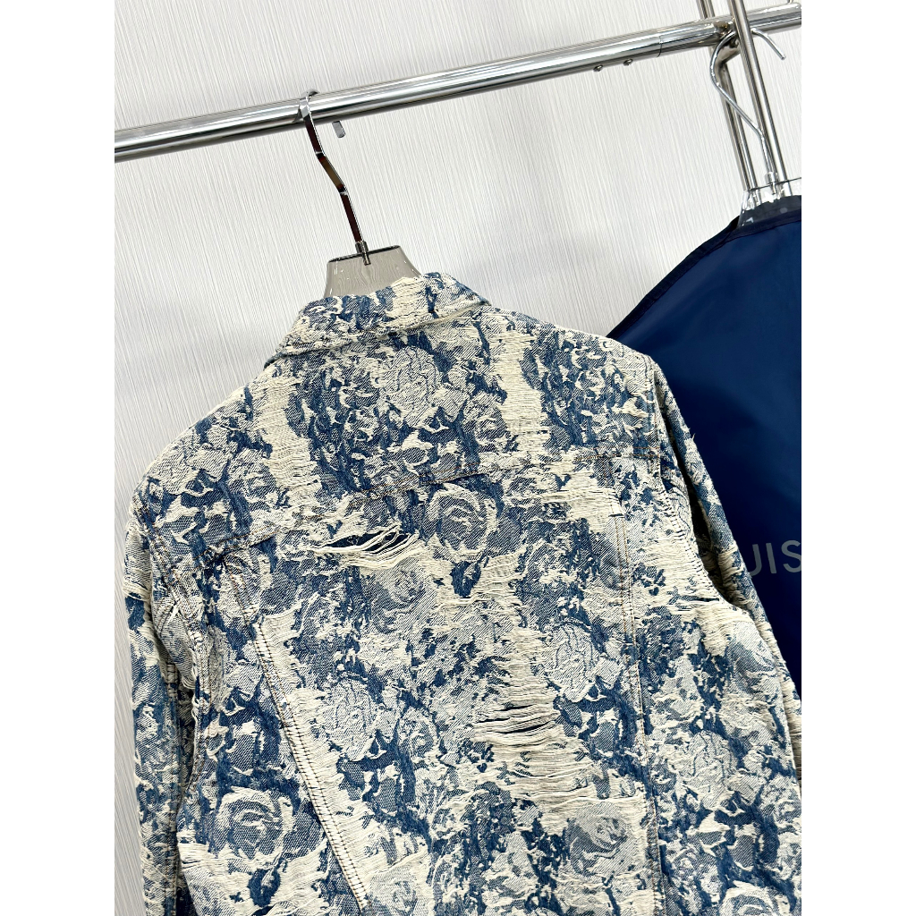 Áo khoác Jean Jacket Louis Vuitton Xanh rách loang Trắng LA on web