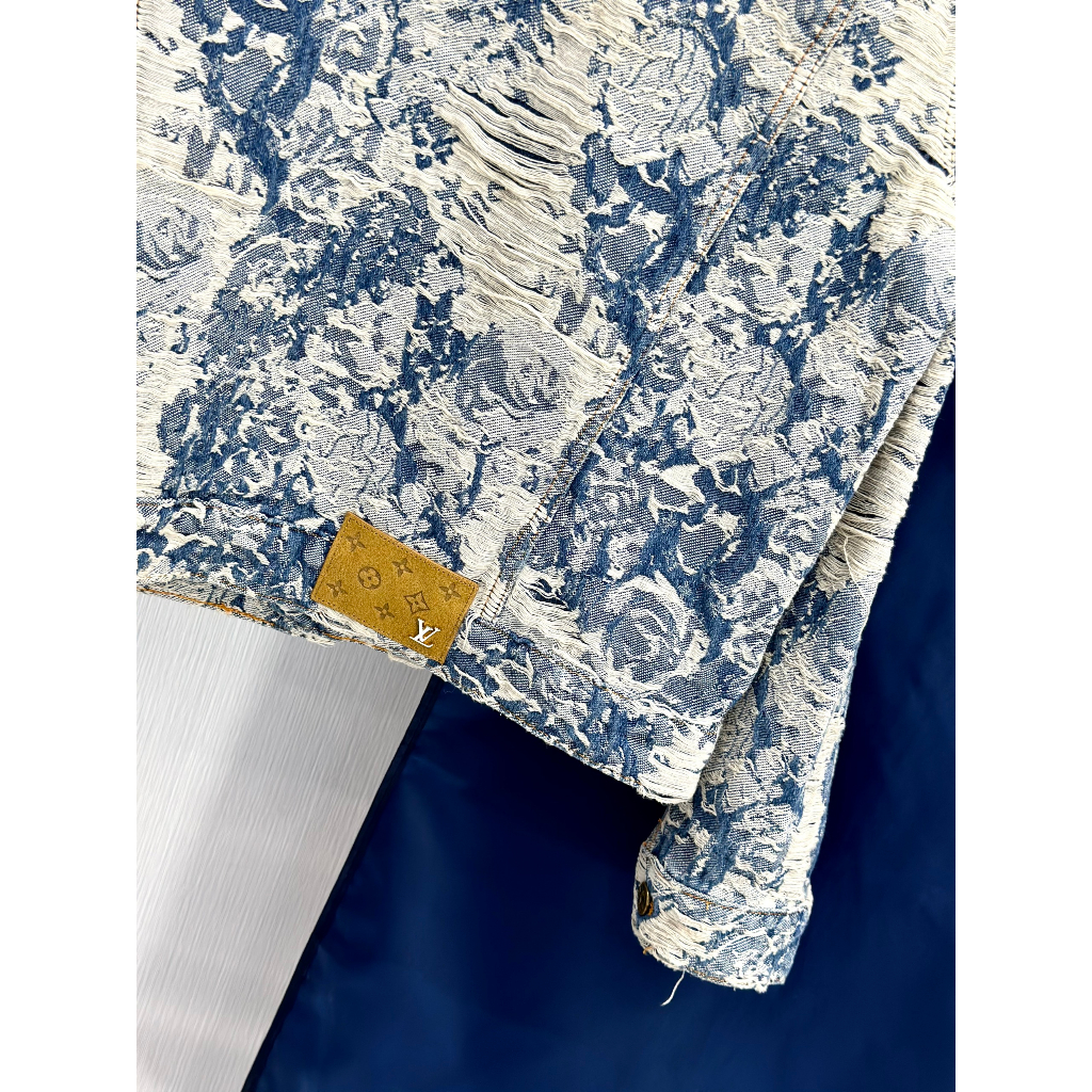 Áo khoác Jean Jacket Louis Vuitton Xanh rách loang Trắng LA on web