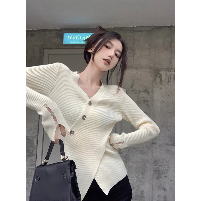 Áo len cổ V vạt chéo ôm body dài tay cúc đồng “DUNI” tiểu thư, Lipeo.store