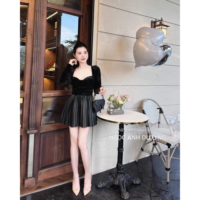 ÁO  NHUNG ĐEN  CỔ VUÔNG TAY BỒNG  CUP NGƯC