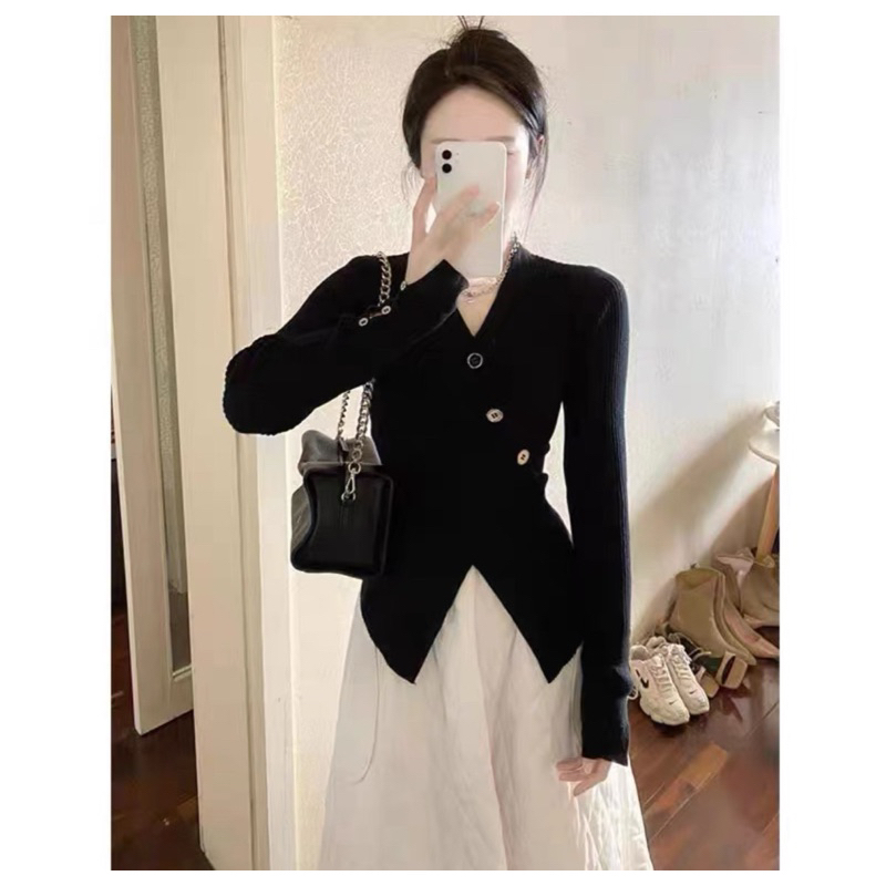 Áo len cổ V vạt chéo ôm body dài tay cúc đồng “DUNI” tiểu thư, Lipeo.store