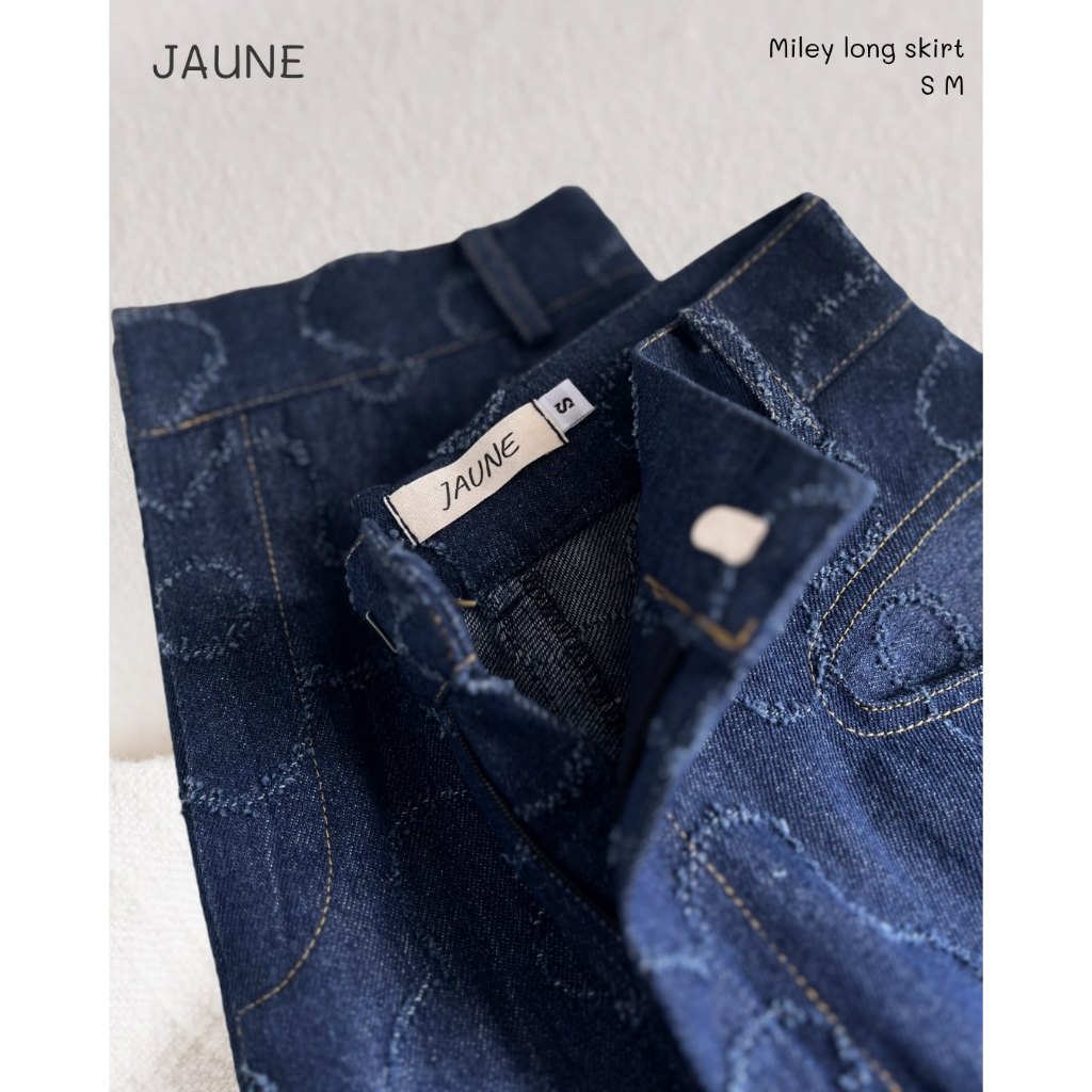 Chân váy jean dài dáng chữ A suông JAUNE họa tiết hoa- MILEY LONG SKIRT