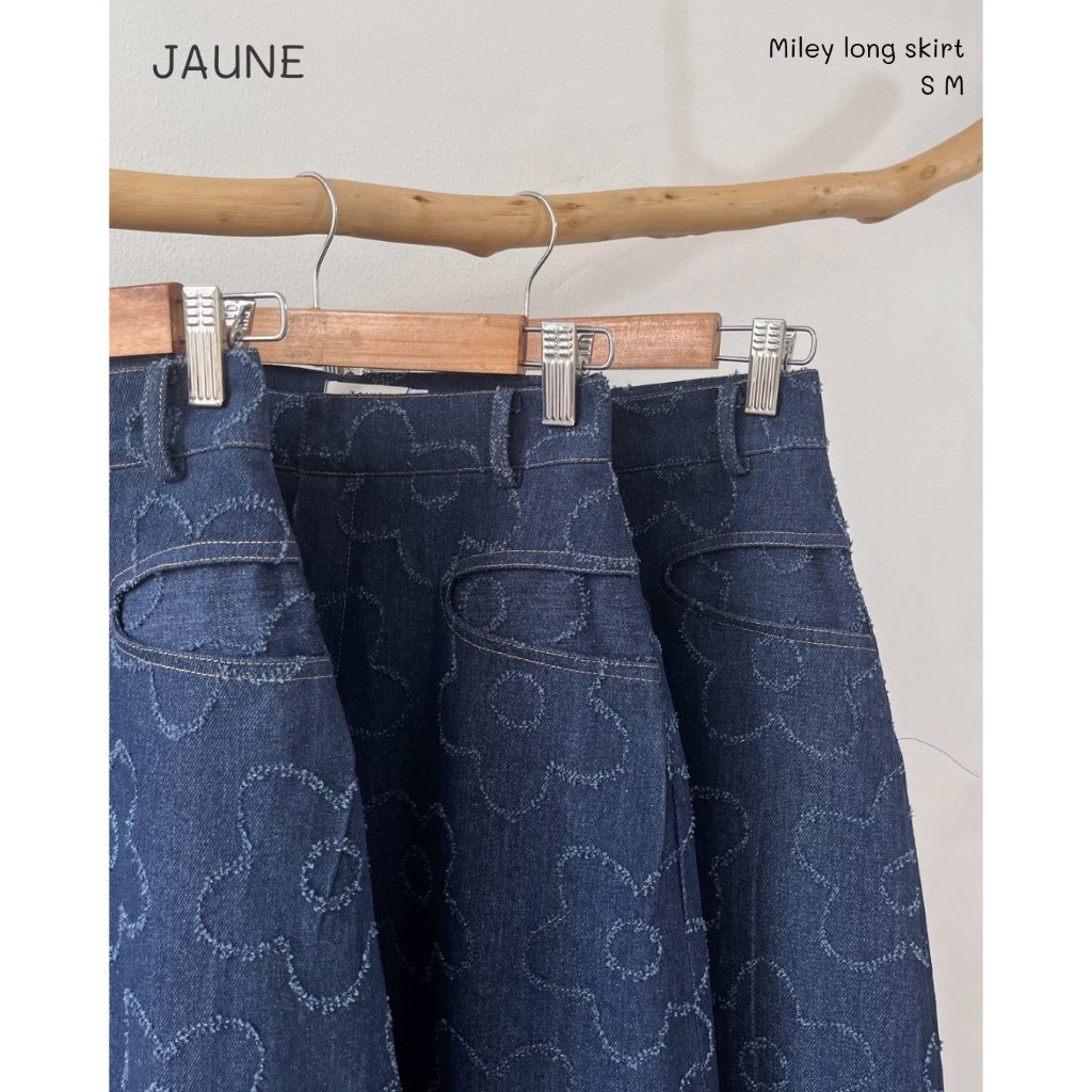 Chân váy jean dài dáng chữ A suông JAUNE họa tiết hoa- MILEY LONG SKIRT