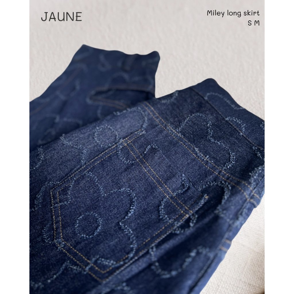 Chân váy jean dài dáng chữ A suông JAUNE họa tiết hoa- MILEY LONG SKIRT