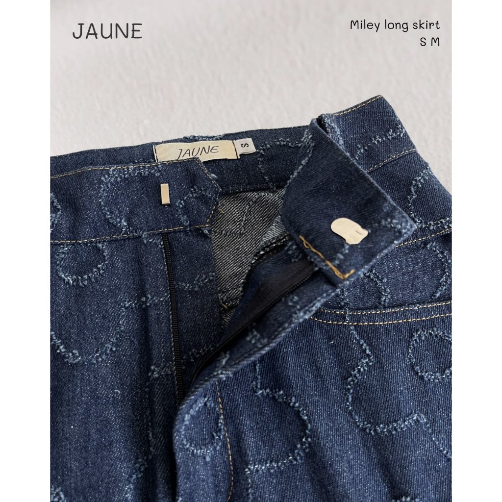 Chân váy jean dài dáng chữ A suông JAUNE họa tiết hoa- MILEY LONG SKIRT