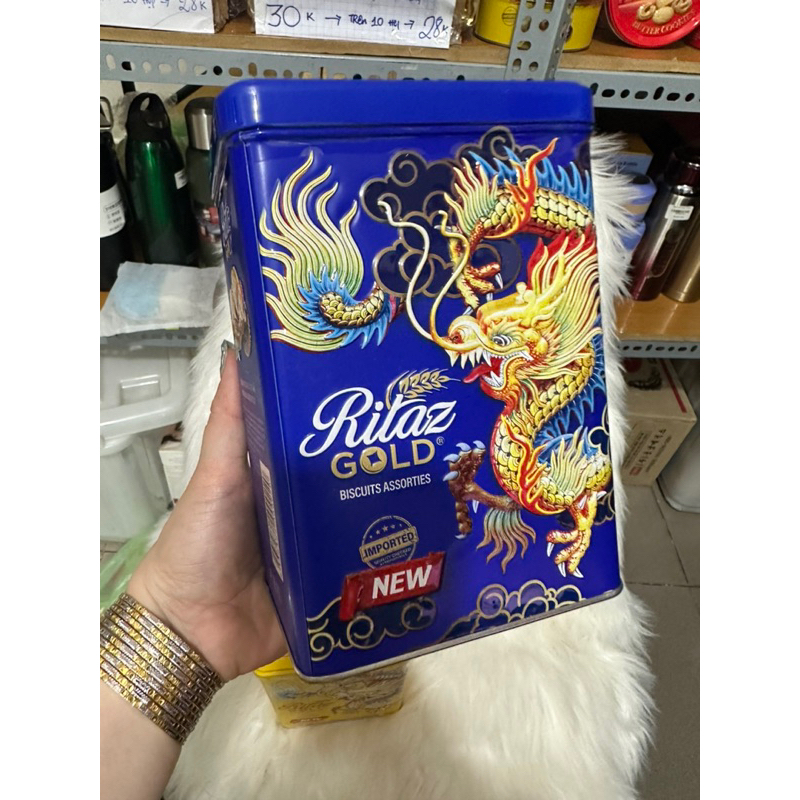 Bánh Ritaz quy bơ rồng vàng, hoa sen, núi phú sĩ, hộp thiếc trụ 180g Malaysia