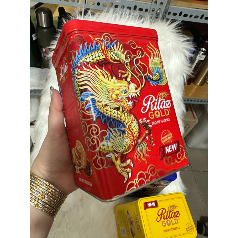 Bánh Ritaz quy bơ rồng vàng, hoa sen, núi phú sĩ, hộp thiếc trụ 180g Malaysia
