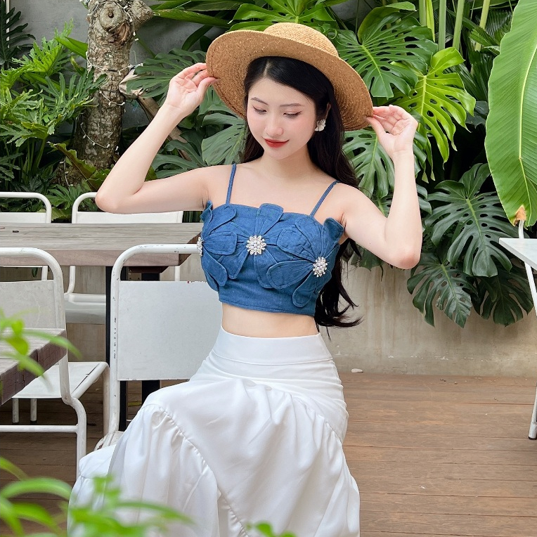 Sét Áo Và Chân Váy Áo Croptop Hai Dây Hoa Xanh Kèm Chân Váy Dài Trắng Mẫu Váy Đi Biển Hot Hè 2023