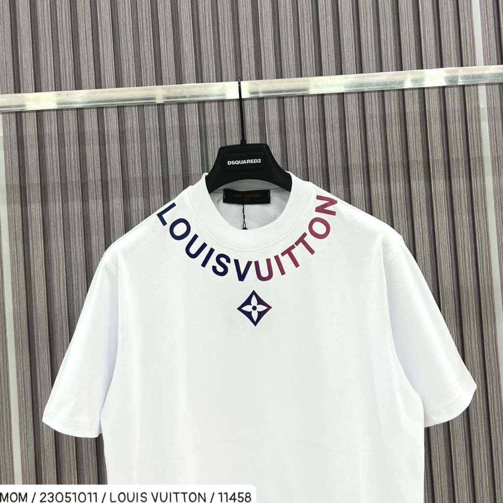 Áo thun nam nữ họa tiết L-V chữ quấn quanh cổ màu mè siêu đẹp - áo phông mùa hè 2023