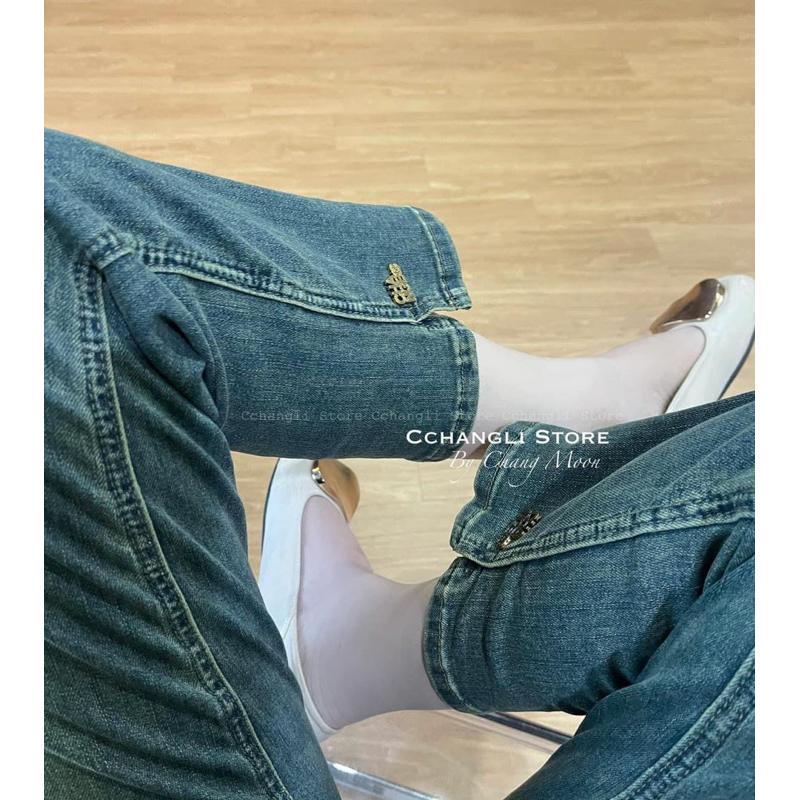 Quần jean xẻ gấu