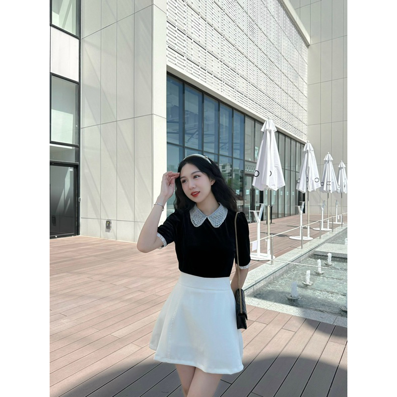 Áo nhung mềm cổ voan trong veo by La Moneta