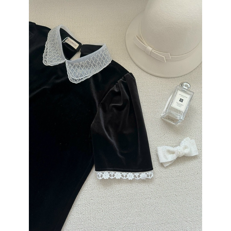 Áo nhung mềm cổ voan trong veo by La Moneta