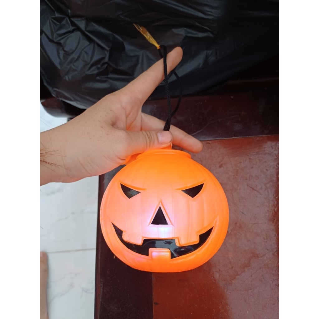 Đồ chơi trái bí halloween có đèn