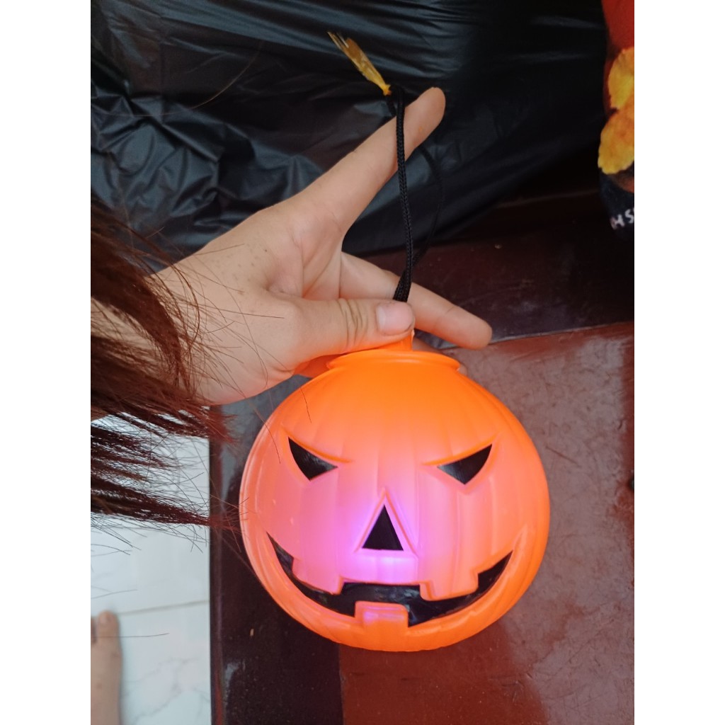 Đồ chơi trái bí halloween có đèn