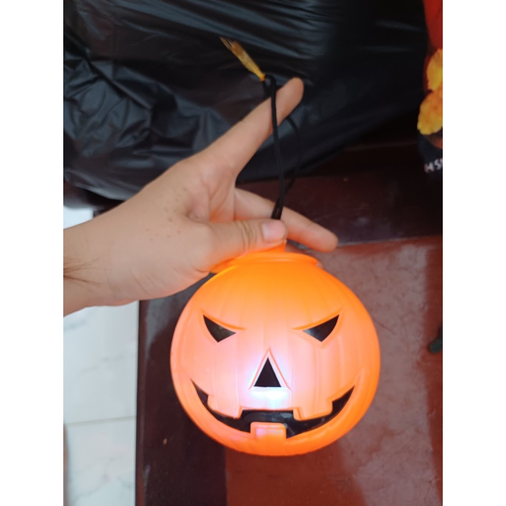 Đồ chơi trái bí halloween có đèn